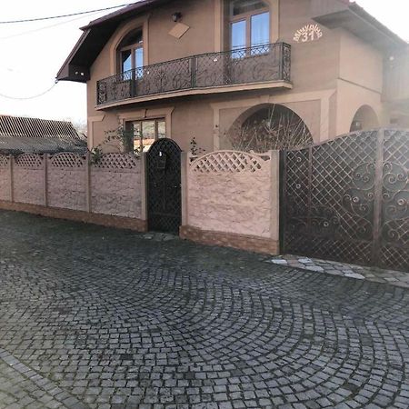 Катерина Hotel Chynadiyovo Exterior foto