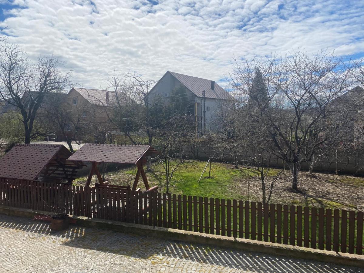 Катерина Hotel Chynadiyovo Exterior foto