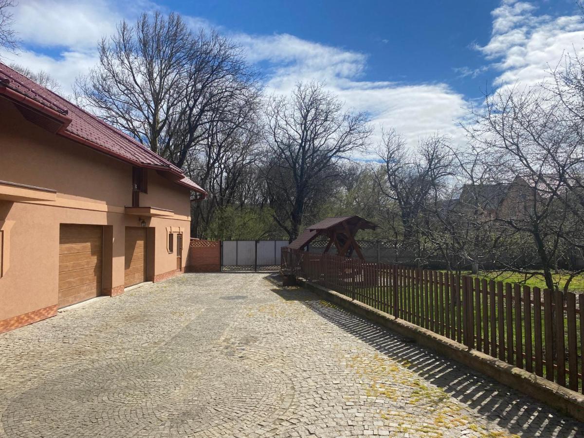 Катерина Hotel Chynadiyovo Exterior foto