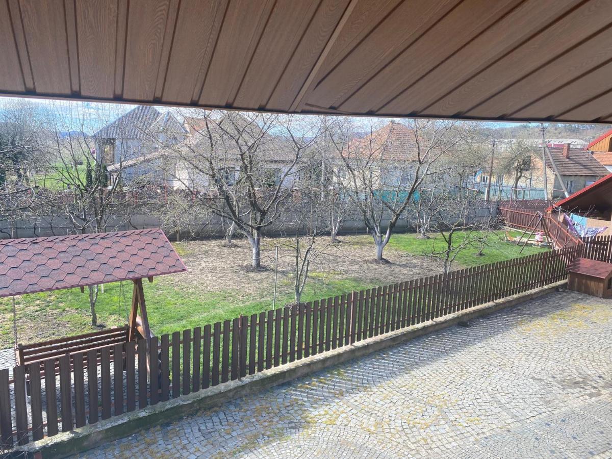 Катерина Hotel Chynadiyovo Exterior foto